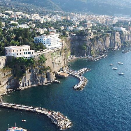 La Quiete A Un Passo Dal Centro Leilighet Sorrento Eksteriør bilde